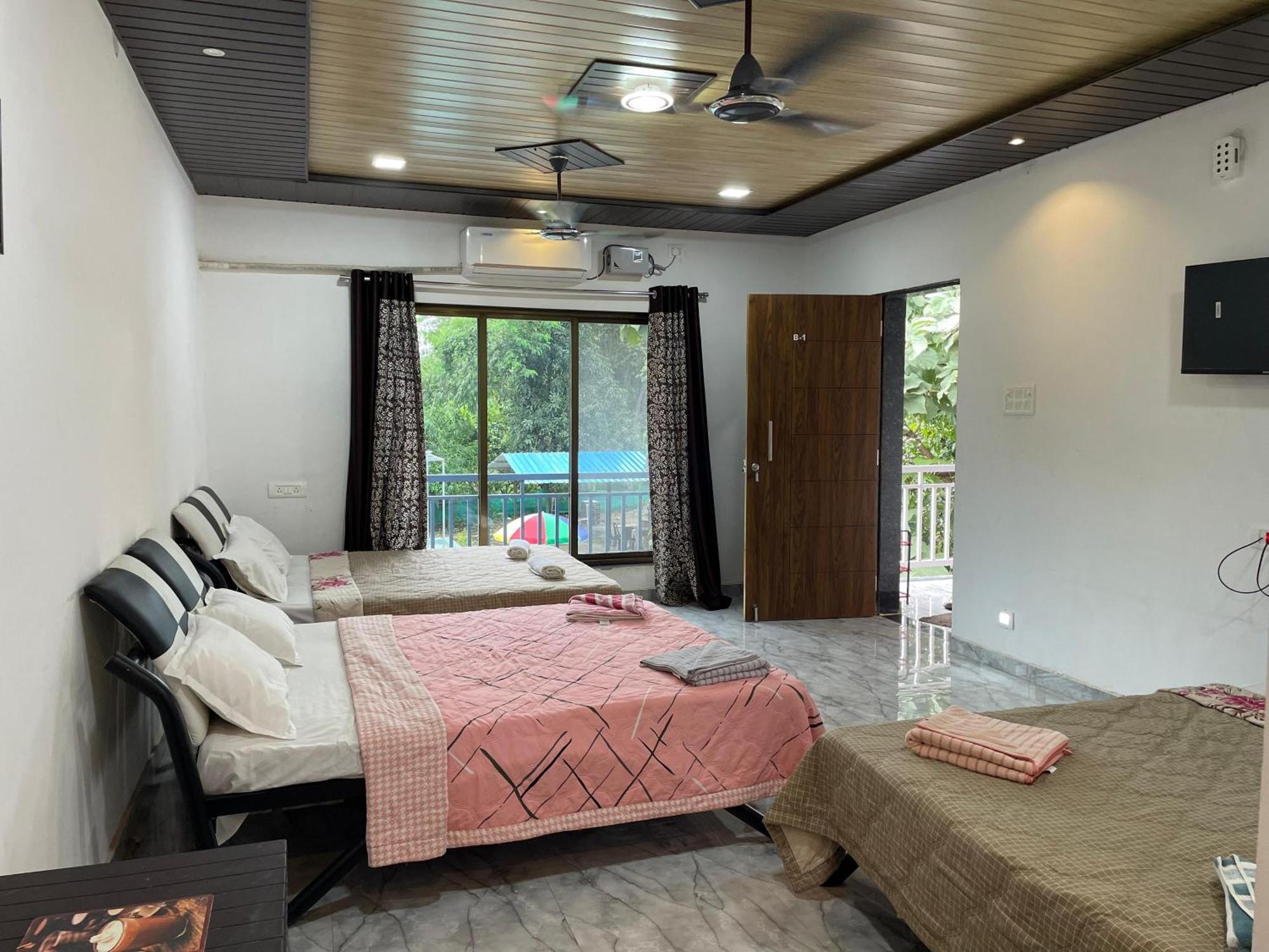Riverland Farm And Resort Karjat Esterno foto