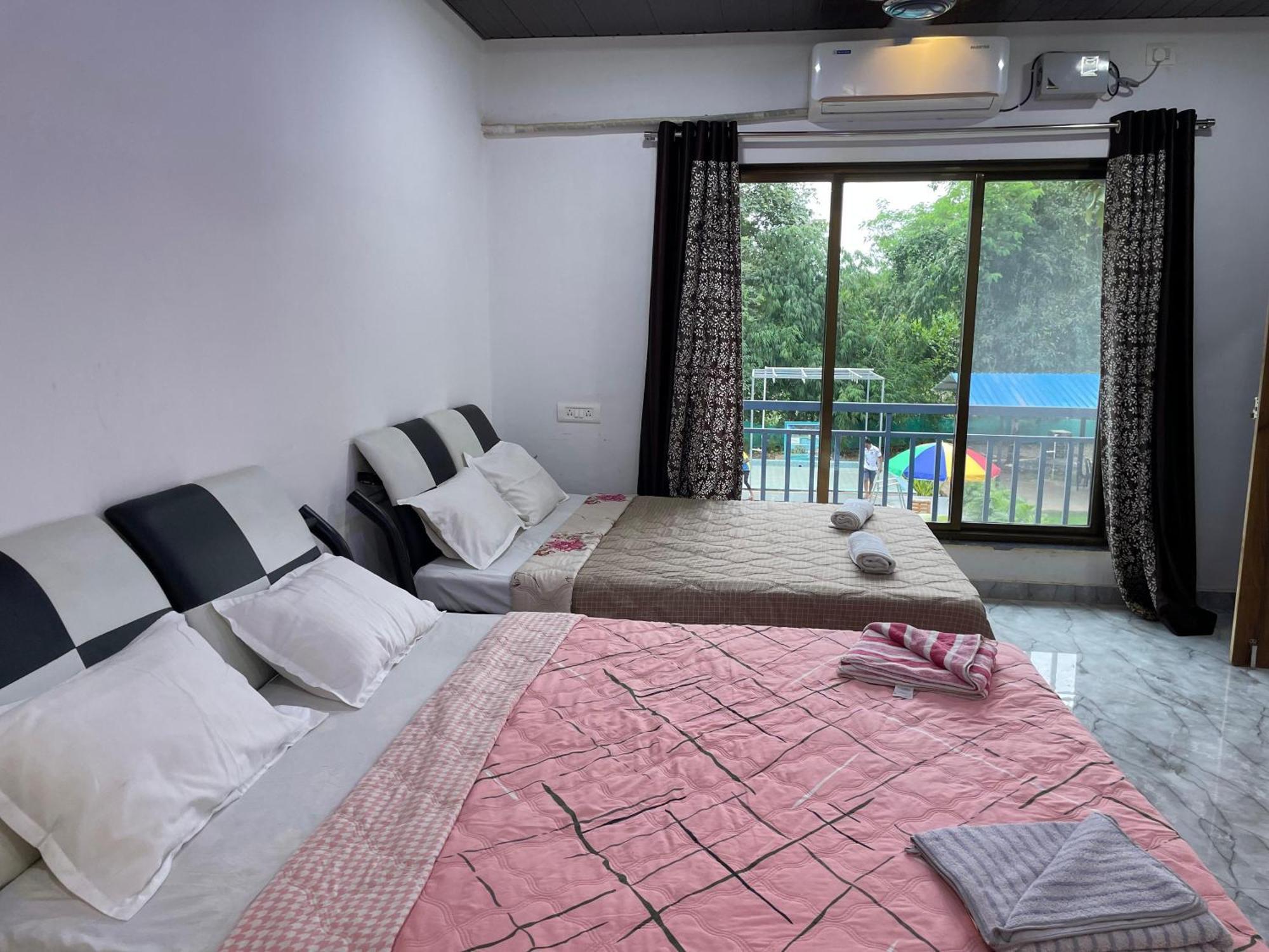 Riverland Farm And Resort Karjat Esterno foto