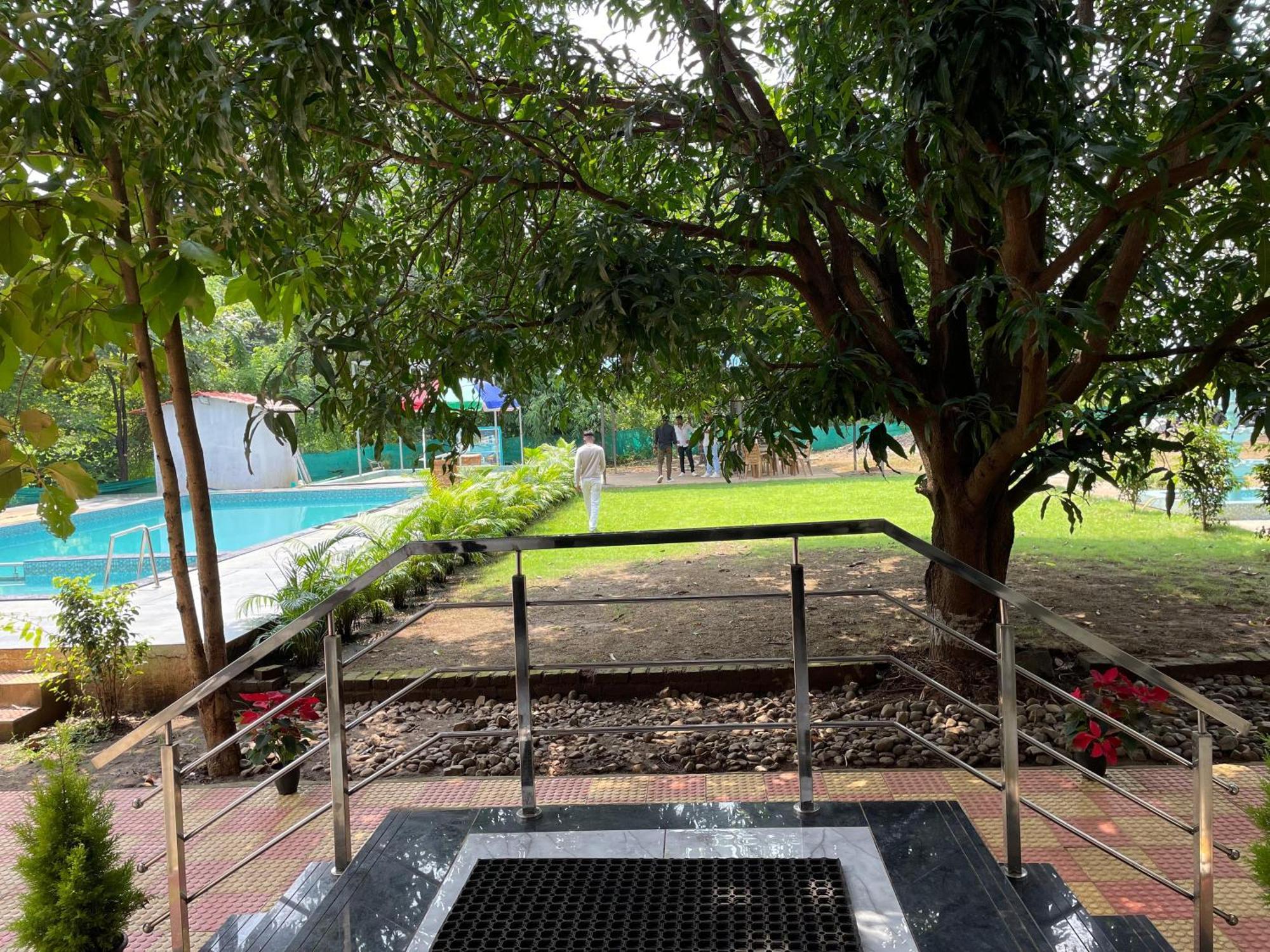 Riverland Farm And Resort Karjat Esterno foto