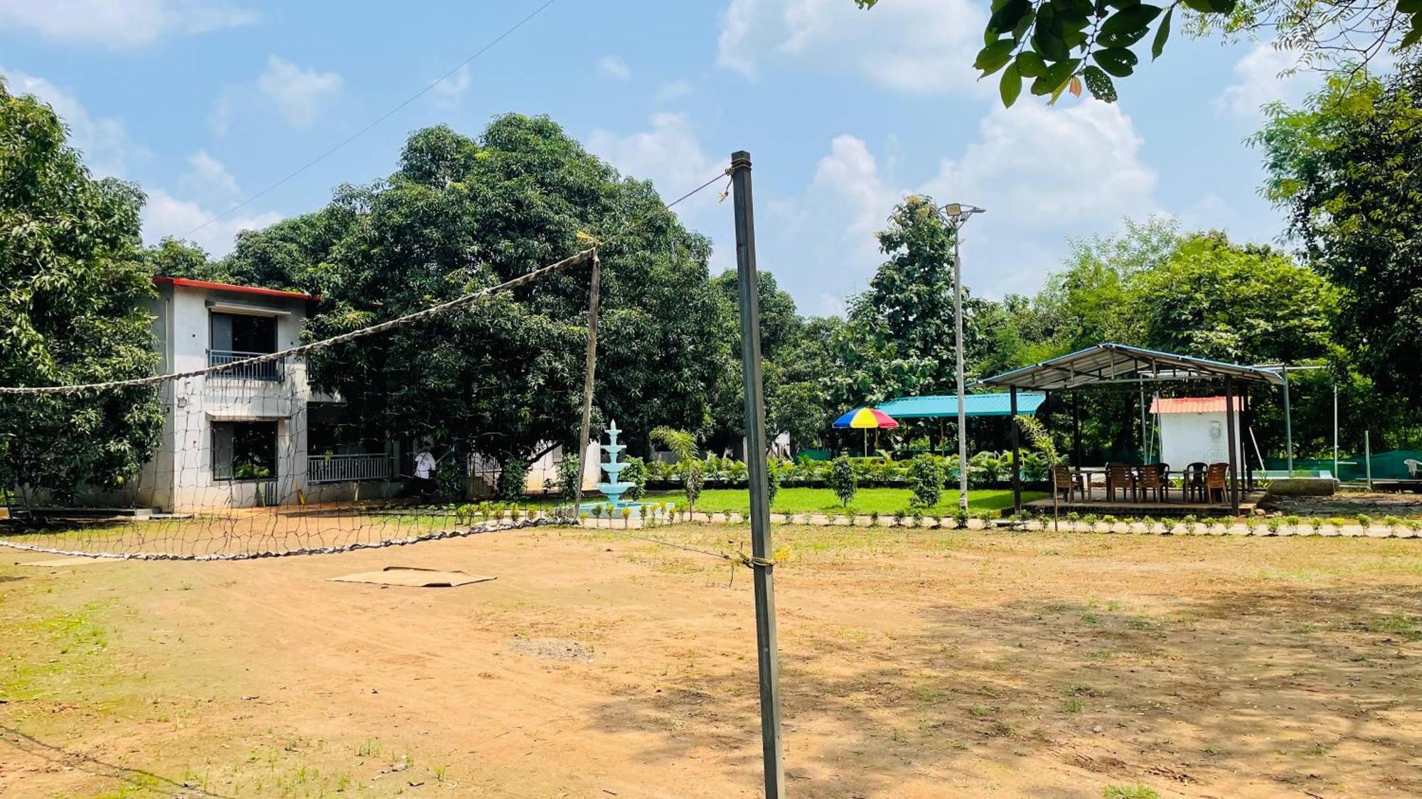 Riverland Farm And Resort Karjat Esterno foto