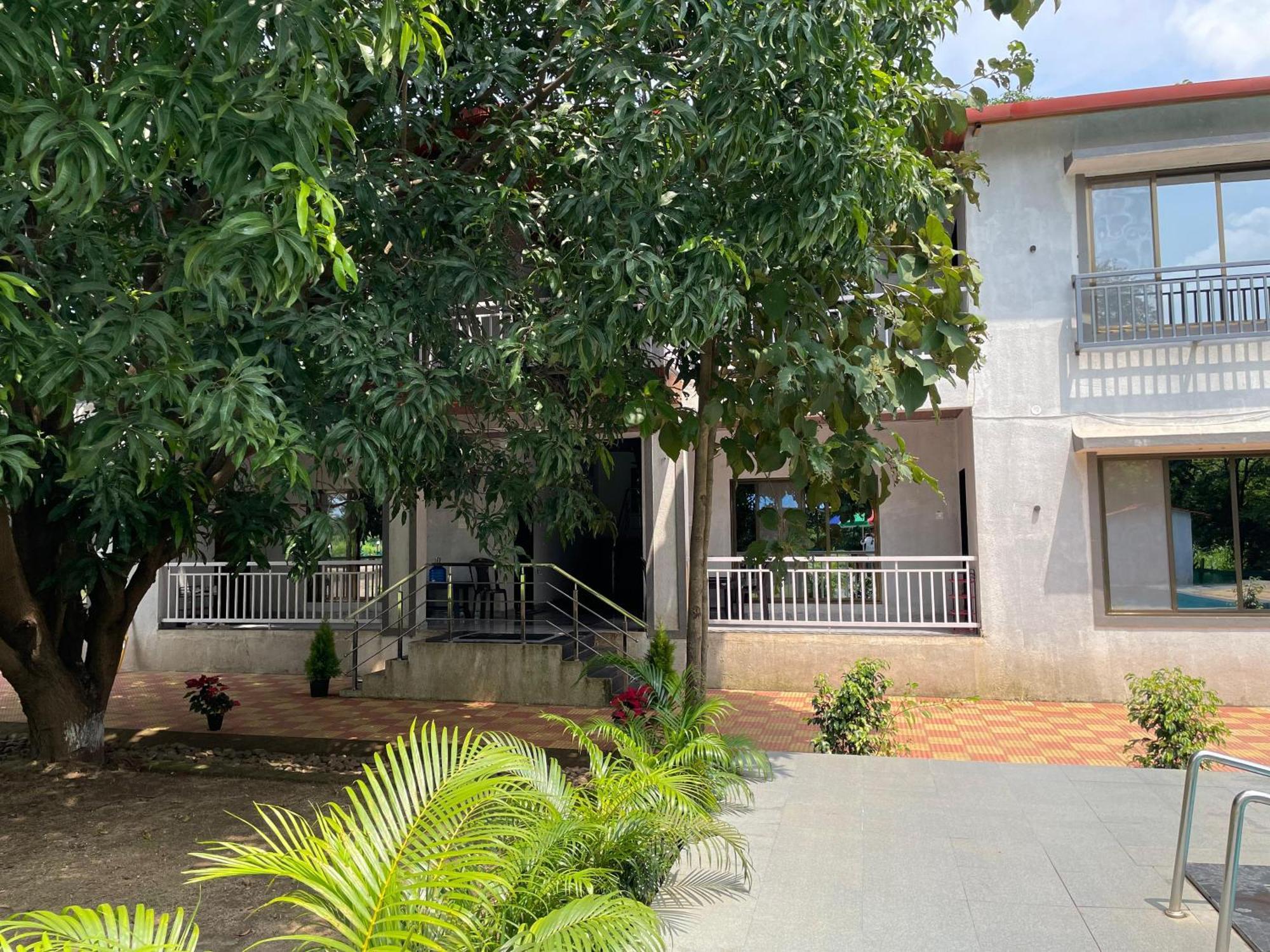 Riverland Farm And Resort Karjat Esterno foto